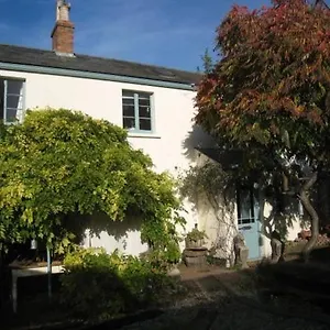  Holiday home Charming & Garden