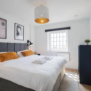  Apartment In